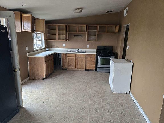 3rd image of 2407 Abbott Ave