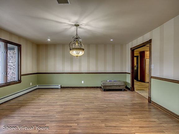 3rd image of 105 W Jefferson Ave