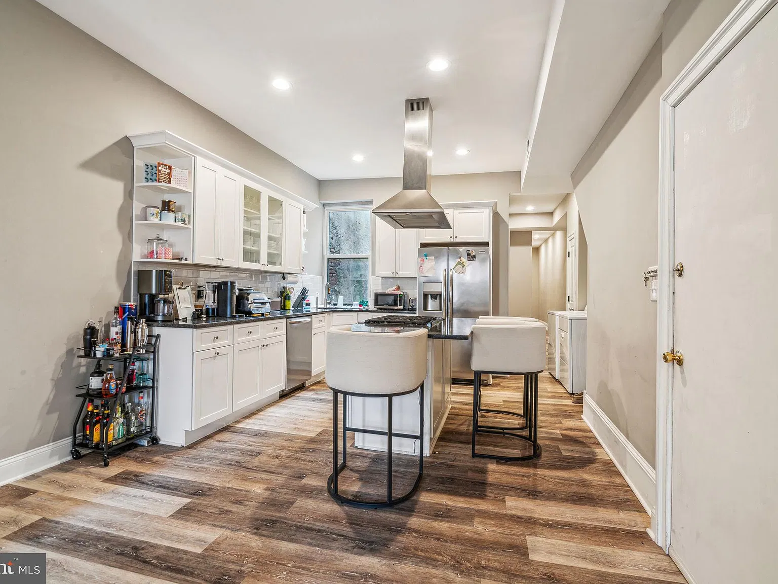 2 bed, 1.0 bath, 800 sqft, $2,100 — Photo 4