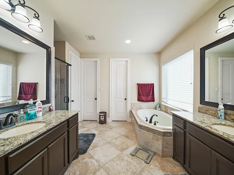 2523 Crossvine Dr — Photo 12