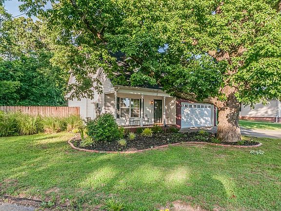 3rd image of 3194 Holsted Dr