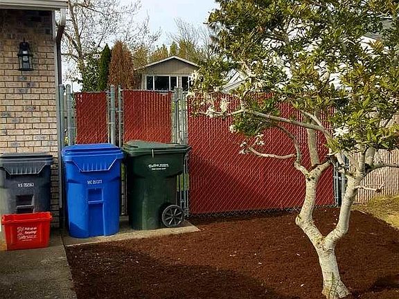 4th image of 1785 Westchester Ct NW