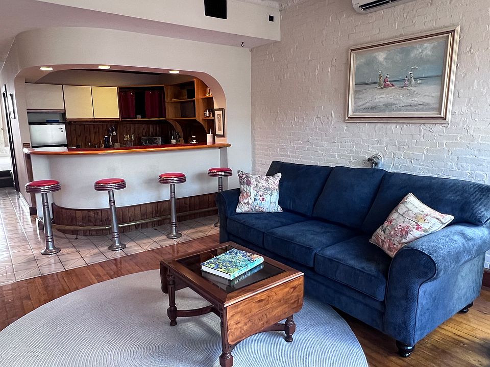 Looking towards kitchen.