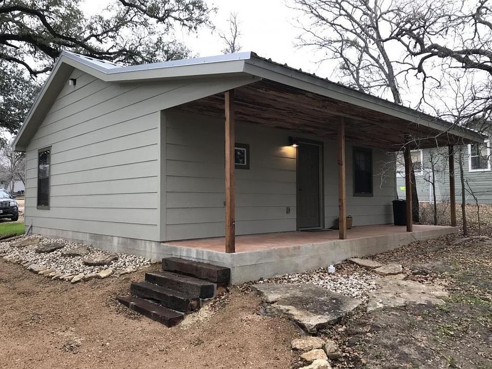 1st image of 605 Live Oak St