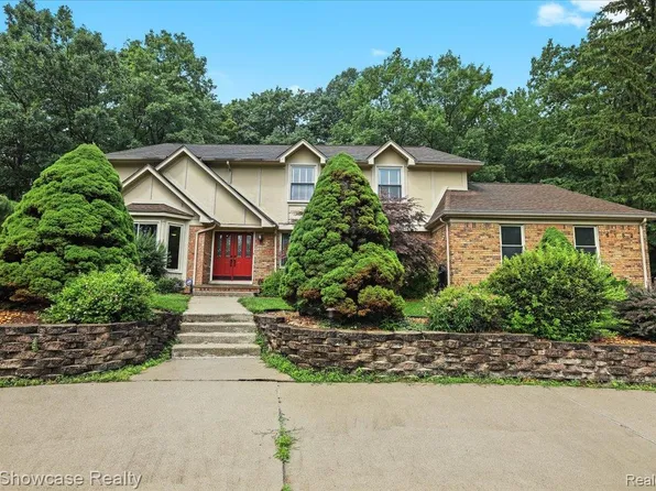 5152 Shenandoah Ct, West Bloomfield, MI 48323