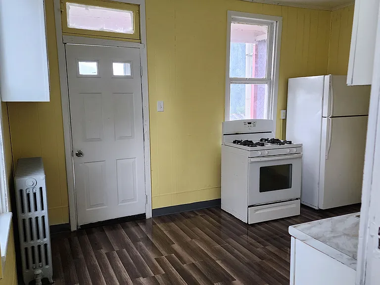 292-294 Strayer St #1 — Photo 5
