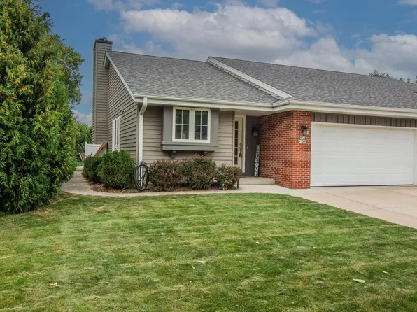 W72N1088 Hampton AVENUE #A, Cedarburg, WI 53012