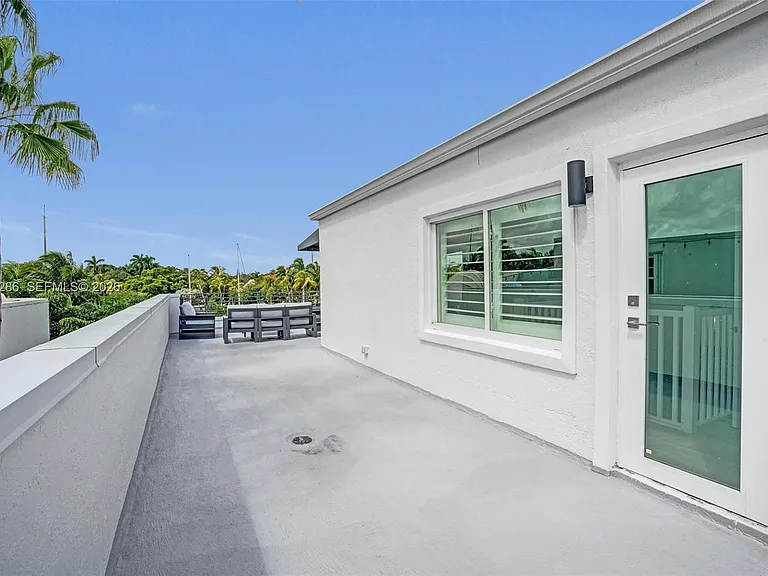 453 SW 5th Ave — Photo 74