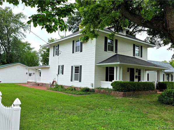 501 N Monroe St, Versailles, MO 65084
