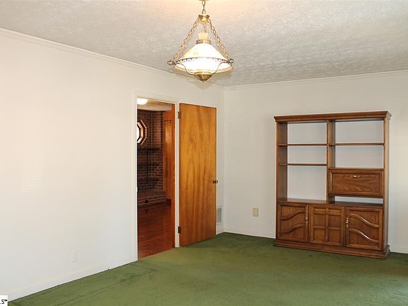 5th image of 5 Fairlawn Cir