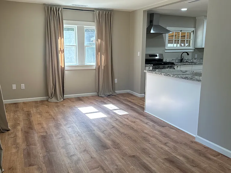 Comfort Ave — Photo 2