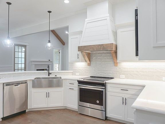 5th image of 4404 Giles Ct