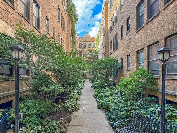 636 W Waveland Ave APT 1A, Chicago, IL 60613