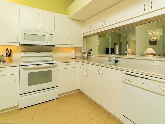 3rd image of 2420 Hidden Lake Dr APT 8