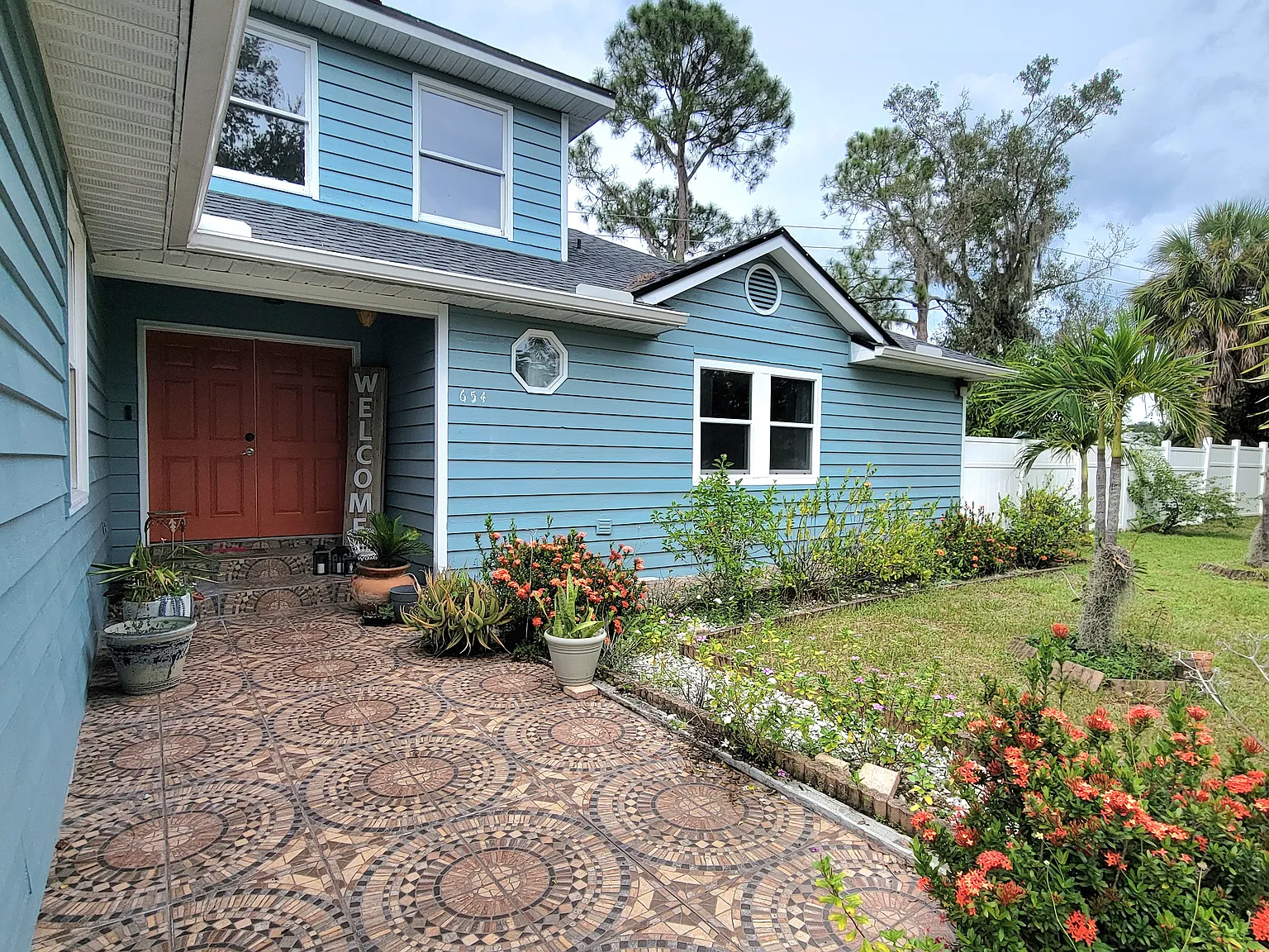 4 bed, 2.5 bath, 3010 sqft, $2,400 — Photo 1