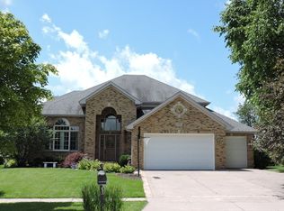 1331 Windfield Dr, Sycamore, IL 60178