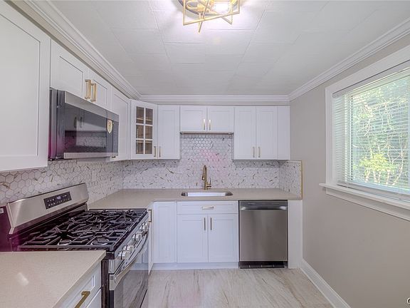5th image of 608 Grant Pl