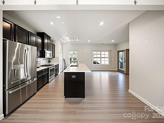 3rd image of 2550 Grantham Place Dr #17