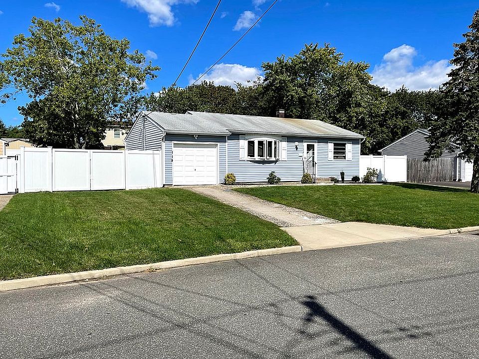 1st image of 114 Circle Dr S