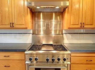 9552 McGlinn Dr, La Conner, WA 98257