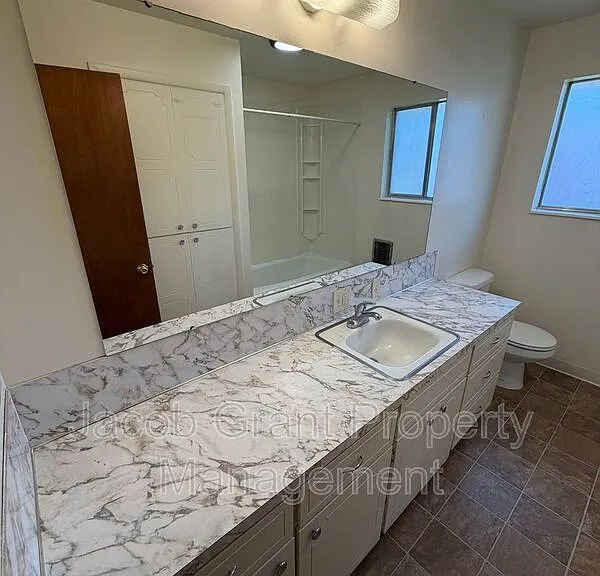 2136 Saint Clair Rd — Photo 6