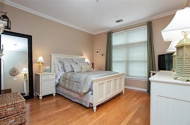 1200 Grand St #322 — Photo 6
