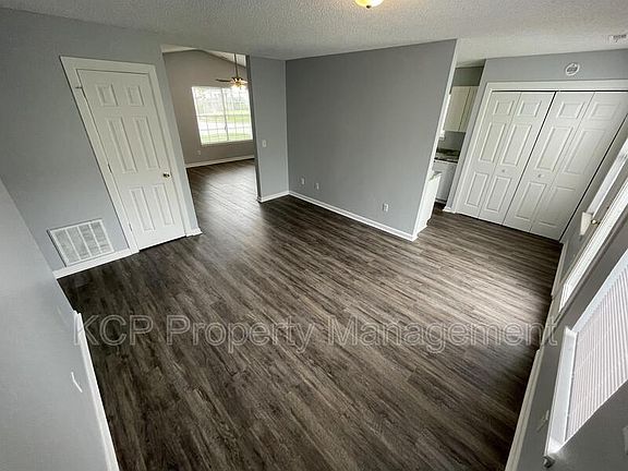 3rd image of 1608 Parkview Pl
