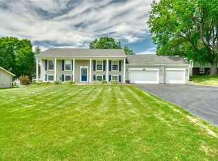 9 Tall Acres Dr, Pittsford, NY 14534