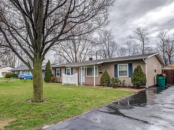 2nd image of 818 Cliffside Dr