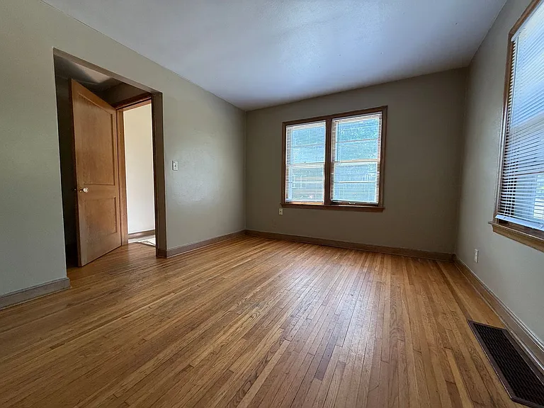 551 Michigan St — Photo 3