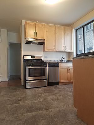 4th image of 300 W 49th St APT 611