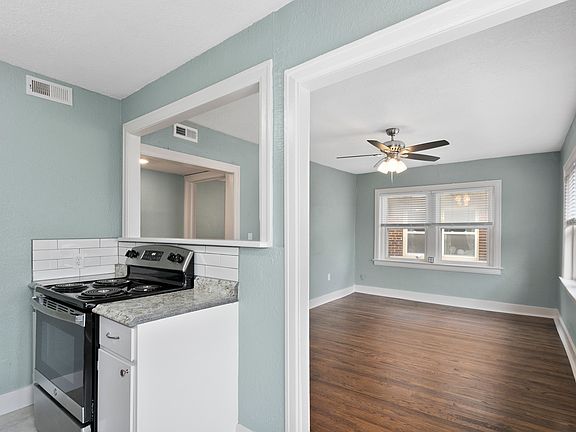 4th image of 720 W 37th St #10