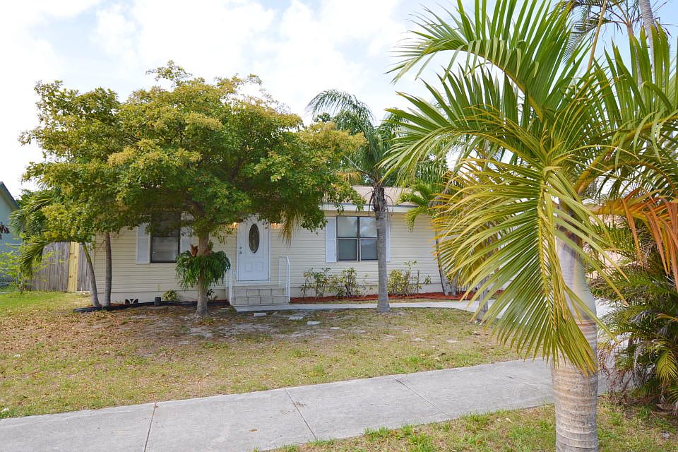 1st image of 311 Elaine Cir W