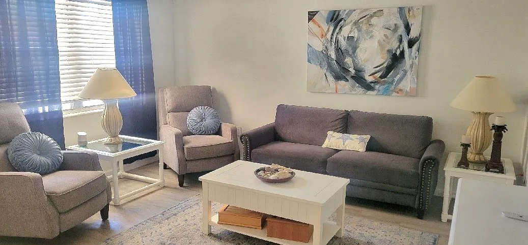 2 bed, 720 sqft, $1,800 — Photo 2