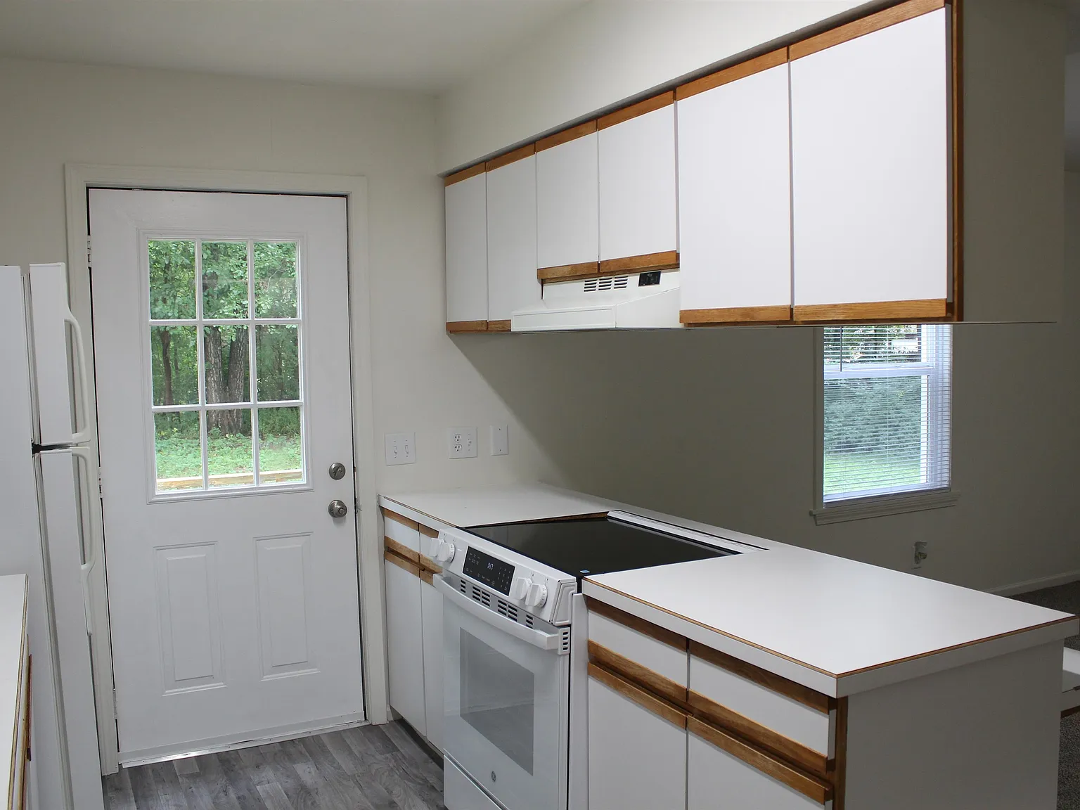 3 bed, 2.5 bath, 1350 sqft, $1,600 — Photo 3