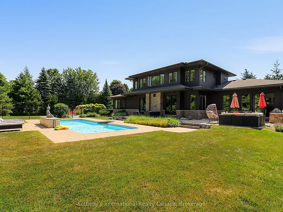 4 Holly Ct