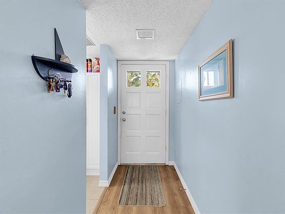 3rd image of 1701 Pinehurst Rd APT 6A