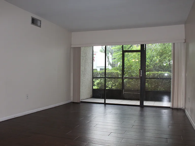 3294 S Semoran Blvd #15 — Photo 2