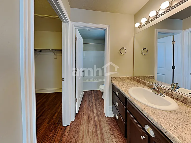228 W Cedar Grove Ln — Photo 10
