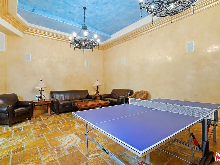 16123 Sunset Blvd #202 — Photo 30