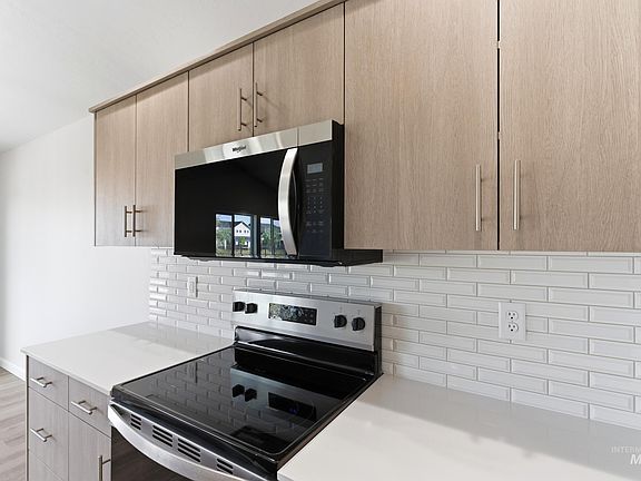 4th image of 1059 W Jasper St