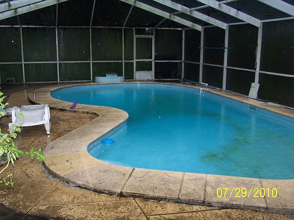 2nd image of 902 Whiteway Dr