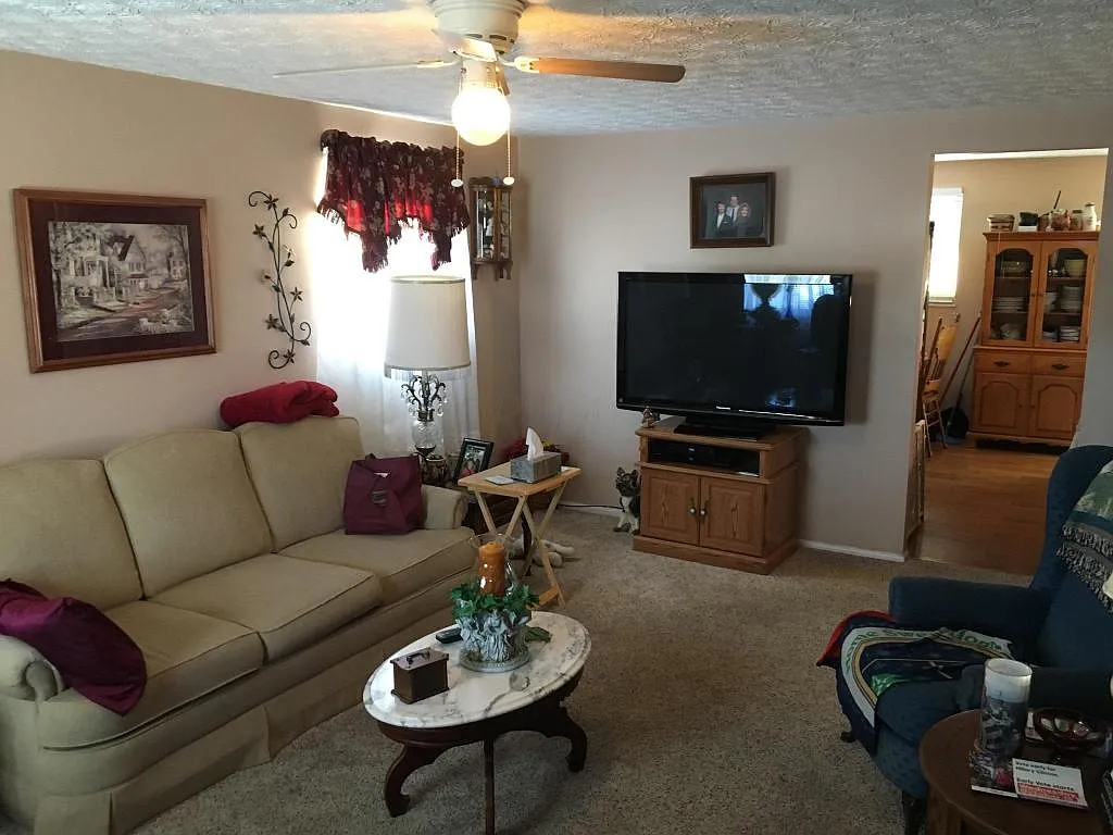 643 Holly Hill Dr photo 1