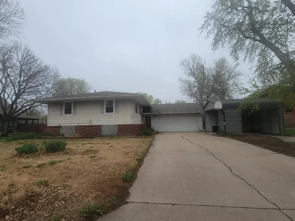 308 Brookside Dr, Newton, KS 67114