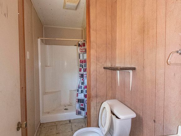 5th image of 1055 Daisy Ln