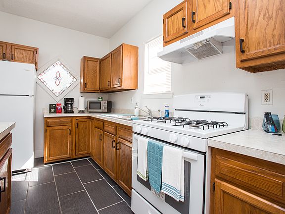 4th image of 722 Josephine St