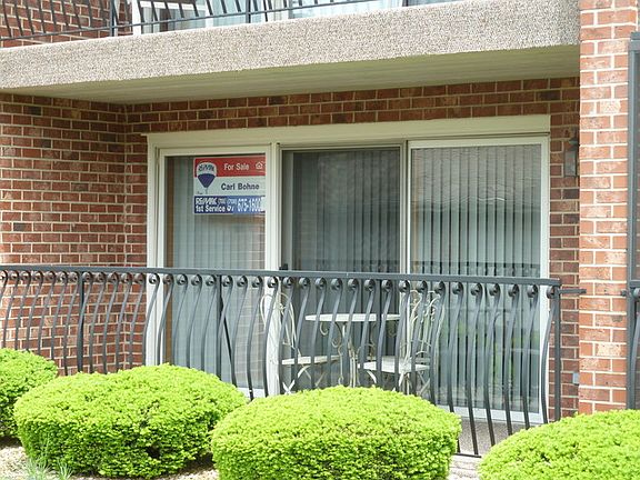 4th image of 8202 W 111th St Unit 1C