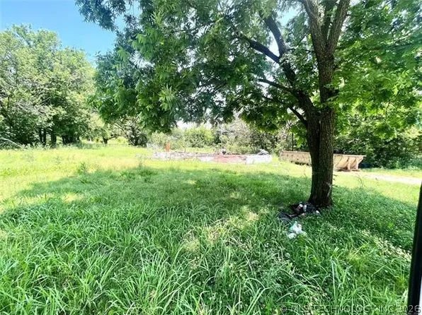 112 W Merrick St, Henryetta, OK 74437