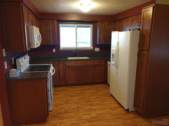 2nd image of 901 SE Algonquian Ct