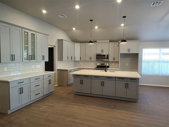 2nd image of 8404 Stonewood Dr